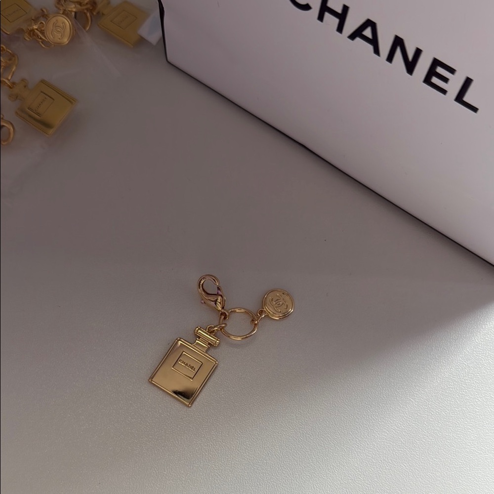CHANEL Gold Charm Key & Card Holder Accessory